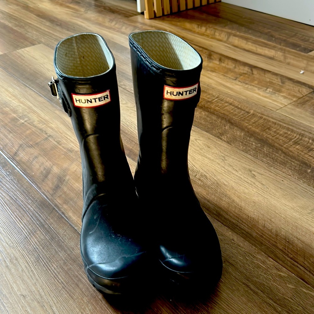 Hunter Mid Calf Rain Boot. (Hunter Short )